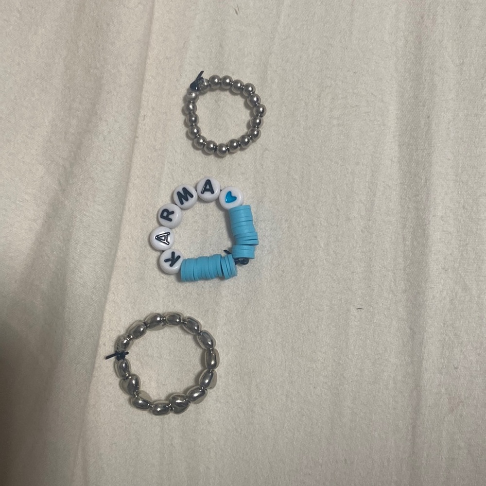 Heart rings and normal ring there is also a Taylor swift related ring!